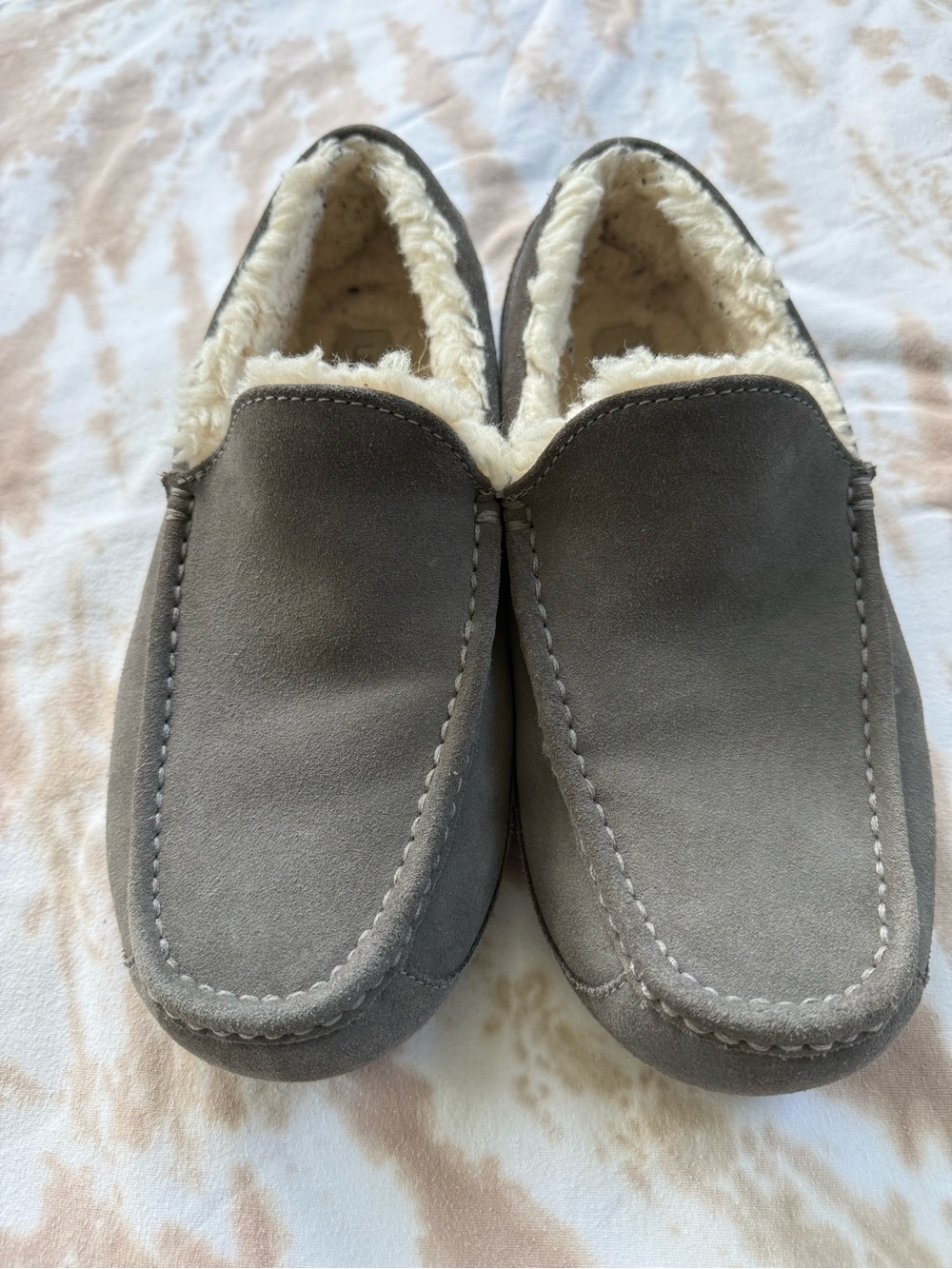 Men's Ugg Slippers in Gray